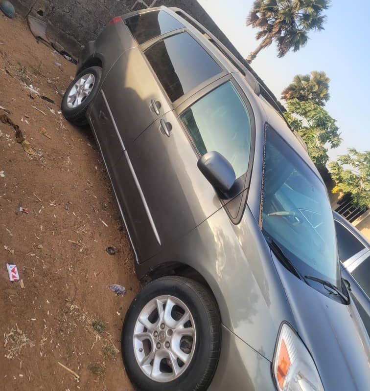 Toyota Sienna 2006 image