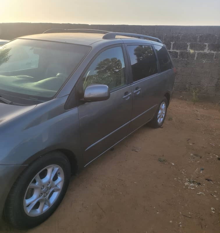 Toyota Sienna 2006 image