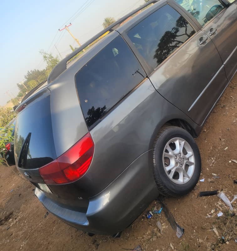 Toyota Sienna 2006 image