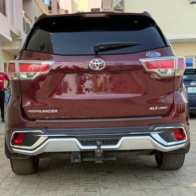 Distress sales foreign used 2014 Toyota Highlander