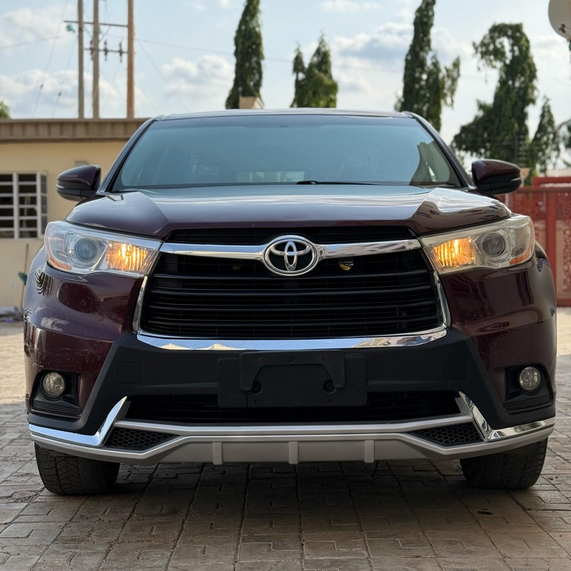 Distress sales foreign used 2014 Toyota Highlander image