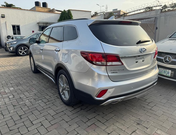 Hyundai Santa Fe 2017 In Magodo,Lagos State.