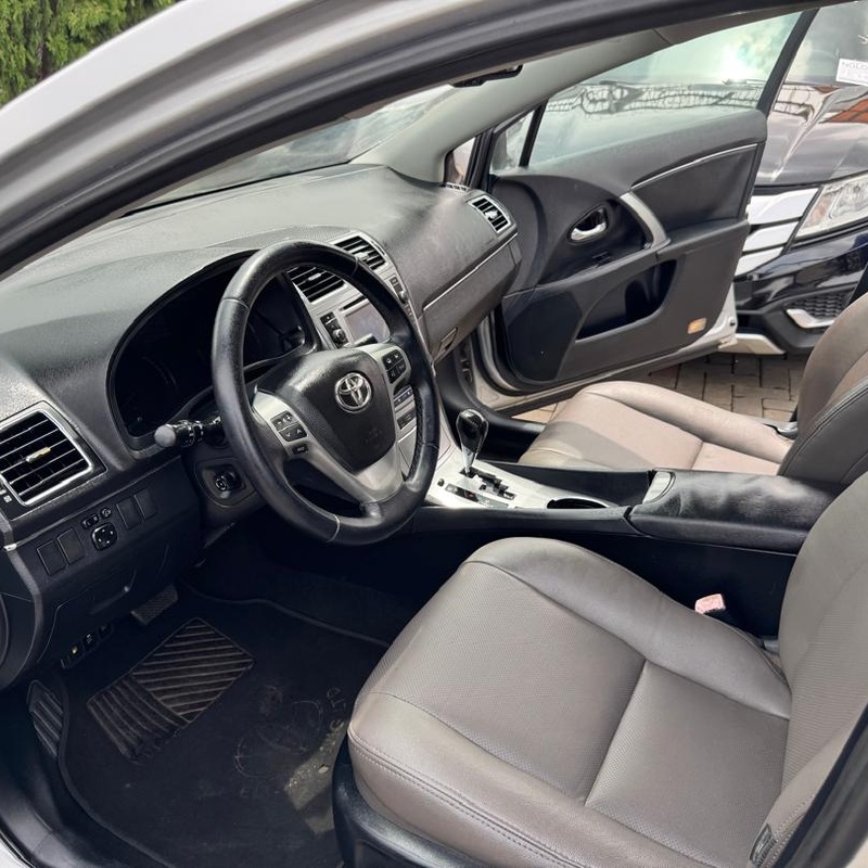 Toyota Avensis Used 2013 image