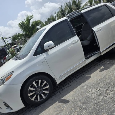 Toyota Sienna in Lekki,Lagos