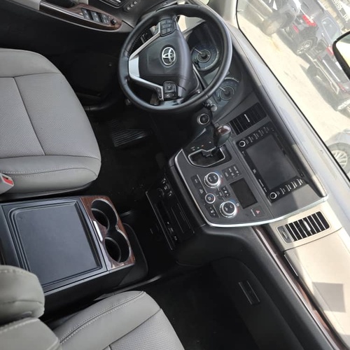 Toyota Sienna in Lekki,Lagos