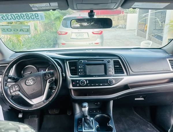 Toyota Highlander 2015 For Sale  in lagos