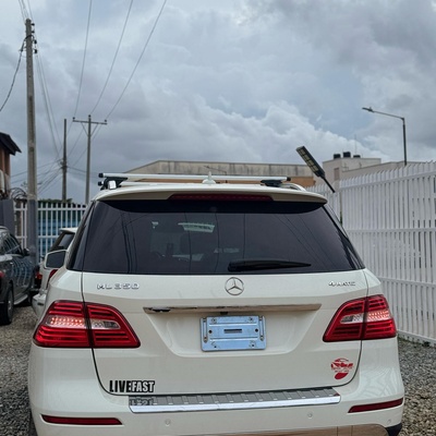AN EXTREMELY CLEAN 2013 ML350 FIRST BODY  FULLEST OPTION (SE)