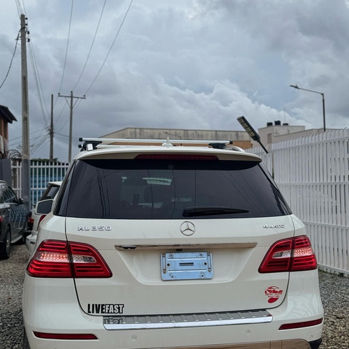 AN EXTREMELY CLEAN 2013 ML350 FIRST BODY  FULLEST OPTION (SE)