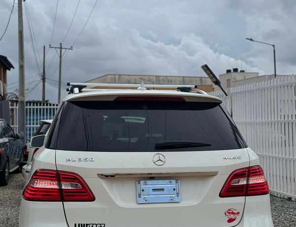 AN EXTREMELY CLEAN 2013 ML350 FIRST BODY  FULLEST OPTION (SE)