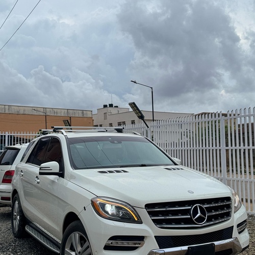 AN EXTREMELY CLEAN 2013 ML350 FIRST BODY  FULLEST OPTION (SE)