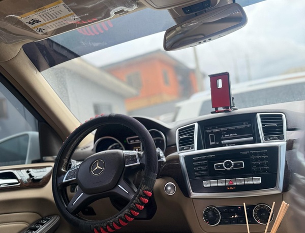 AN EXTREMELY CLEAN 2013 ML350 FIRST BODY  FULLEST OPTION (SE)