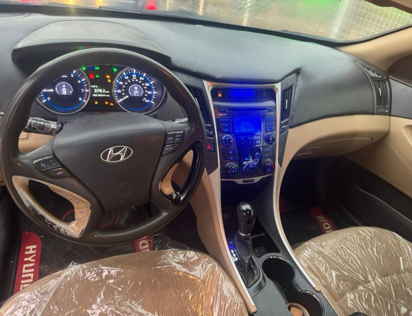 Direct Belgium standard 2012 Hyundai Sonata