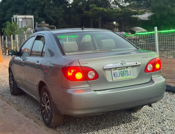 Super Sharp Toyota Corolla 2004.