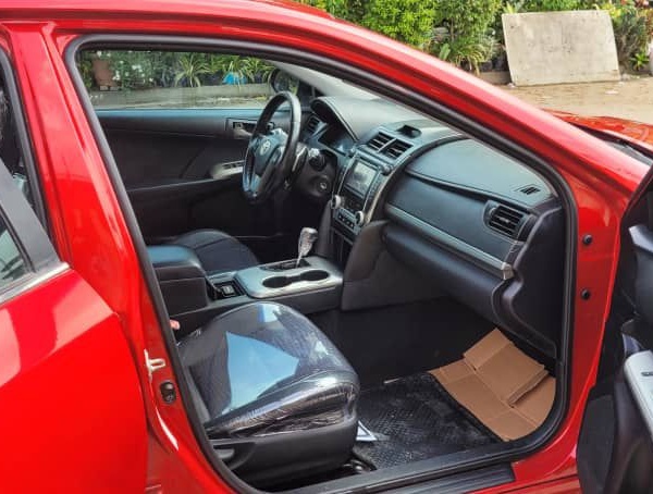 DISTRESS SALE.. TOYOTA CAMRY 2014 LE