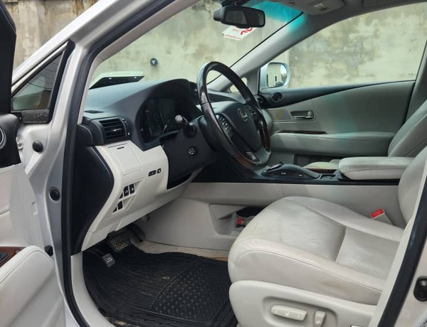 FOREIGN USED LEXUS RX350 2010 IN LAGOS