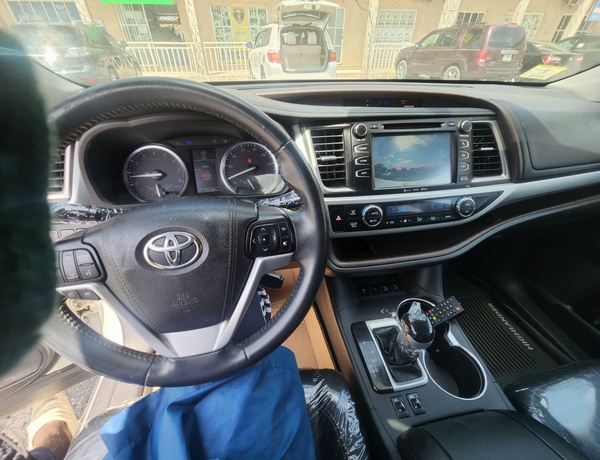2016/017 Foreign Used Accident Free Toyota Highlander