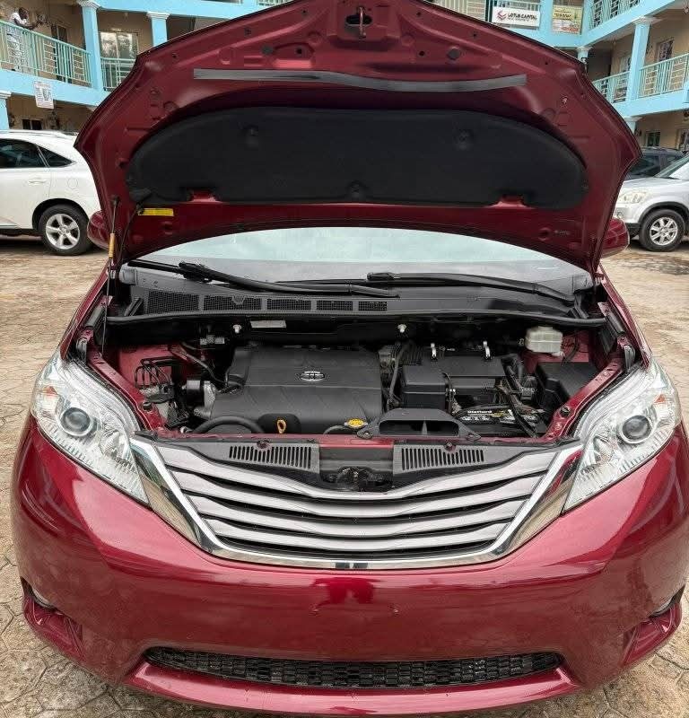 Foreign Used Toyota Sienna XLE 2012 IN EBGEDA image