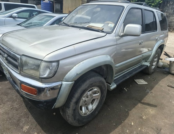 Toyota 4Runner 2000 up for sale In Ajah