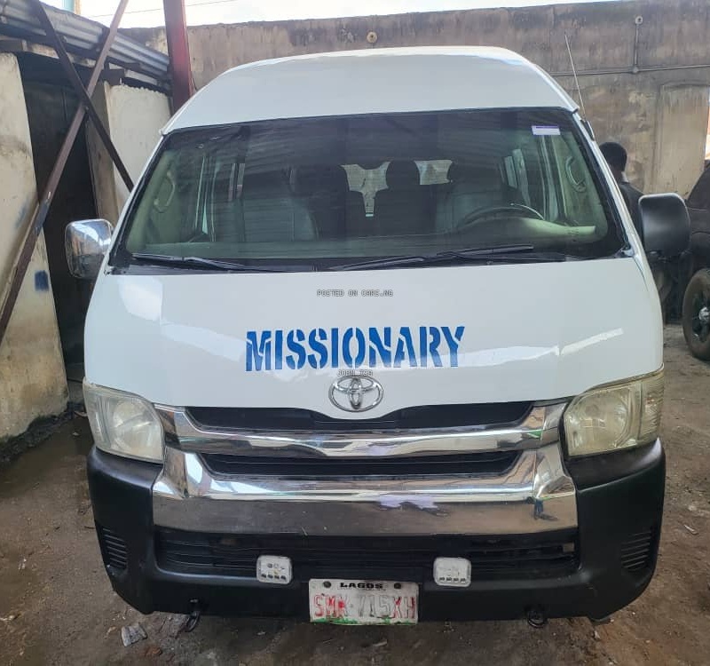 Clean Toyota Hiace Good working condition Buy & drive image