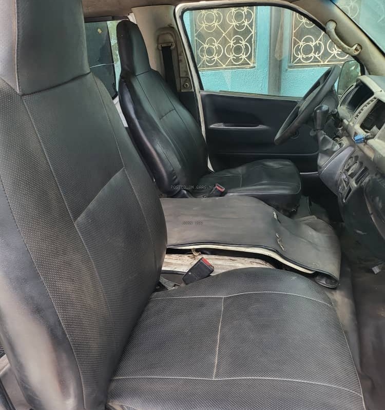 Clean Toyota Hiace Good working condition Buy & drive image