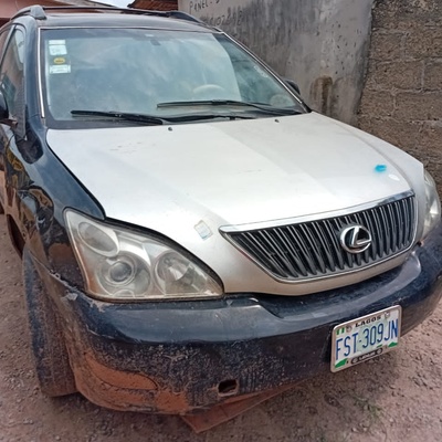 Lexus RX 330 In  ILogbo Ogun State (Fast finger)