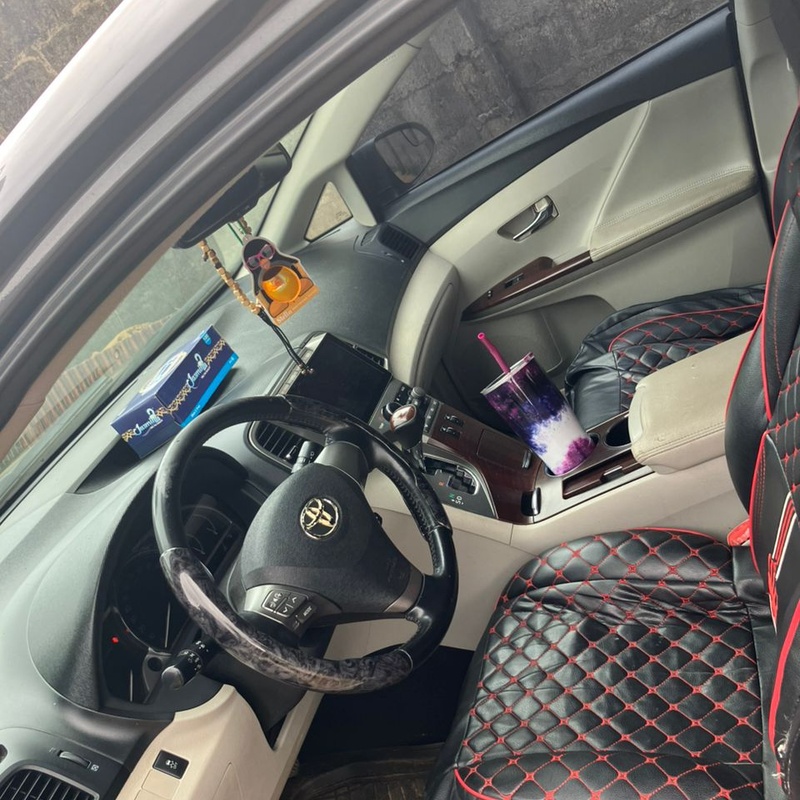 Neatly used 2013 Toyota Venza for Sale In Lagos image