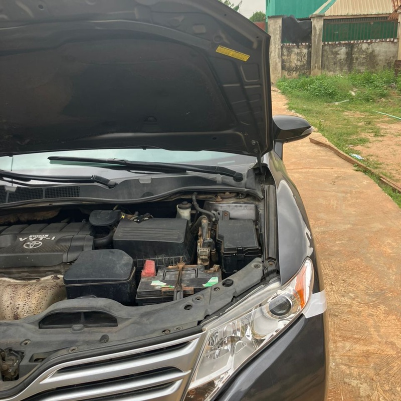 Neatly used 2013 Toyota Venza for Sale In Lagos image