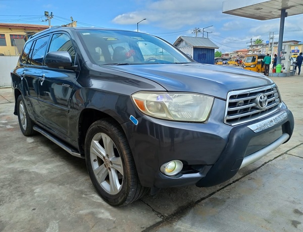 NEATLY USED REGISTER🇳🇬 TOYOTA HIGHLANDER 2010