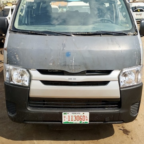 Toyota Hummer 2013 1 MANUAL GEAR for Sale In Lagos