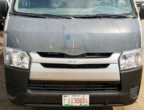 Toyota Hummer 2013 1 MANUAL GEAR for Sale In Lagos