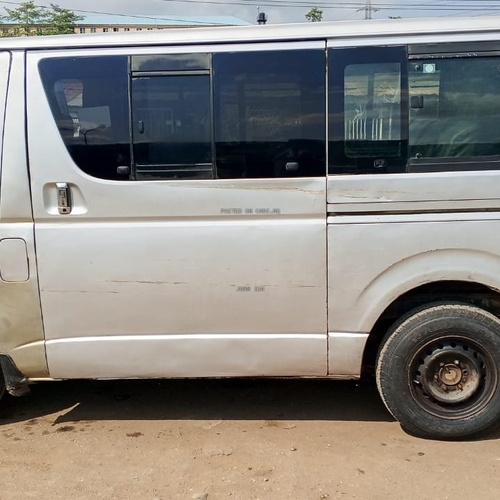 Toyota Hummer 2013 1 MANUAL GEAR for Sale In Lagos