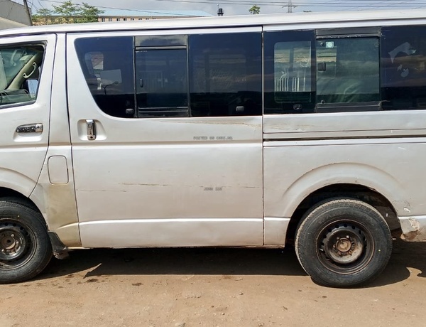 Toyota Hummer 2013 1 MANUAL GEAR for Sale In Lagos