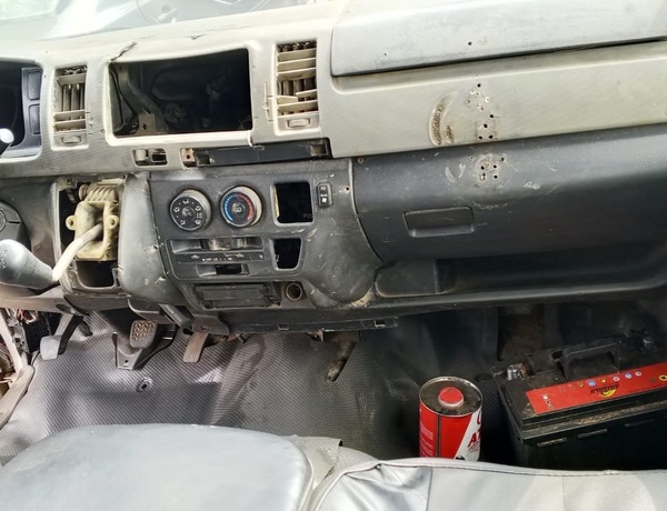 Toyota Hummer 2013 1 MANUAL GEAR for Sale In Lagos