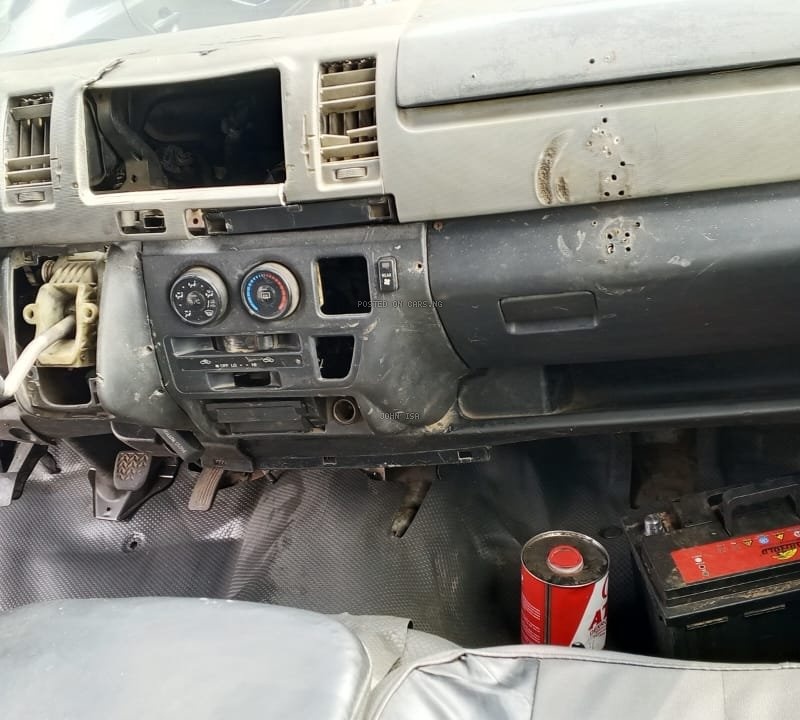 Toyota Hummer 2013 1 MANUAL GEAR for Sale In Lagos image