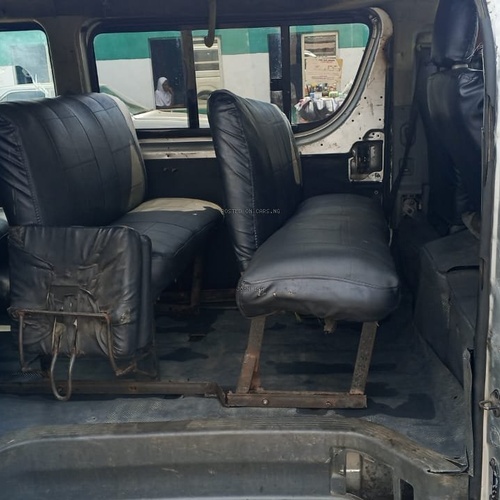 Toyota Hummer 2013 1 MANUAL GEAR for Sale In Lagos