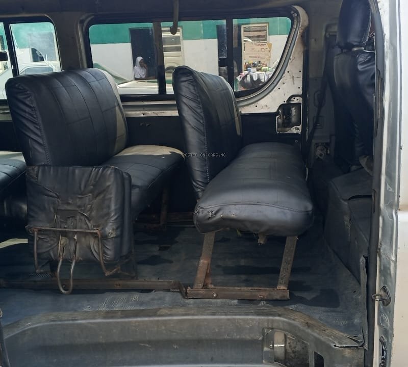Toyota Hummer 2013 1 MANUAL GEAR for Sale In Lagos image