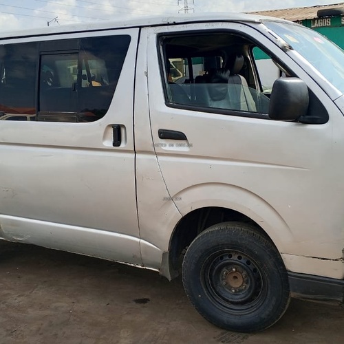 Toyota Hummer 2013 1 MANUAL GEAR for Sale In Lagos