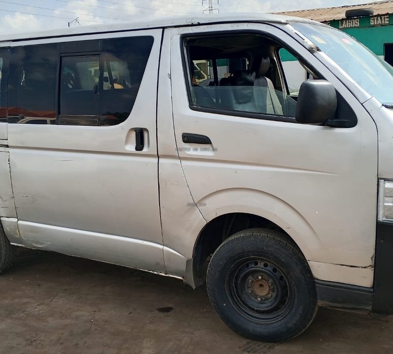 Toyota Hummer 2013 1 MANUAL GEAR for Sale In Lagos image