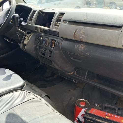 Toyota Hummer 2013 1 MANUAL GEAR for Sale In Lagos