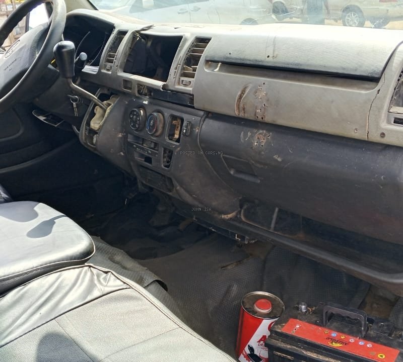 Toyota Hummer 2013 1 MANUAL GEAR for Sale In Lagos image