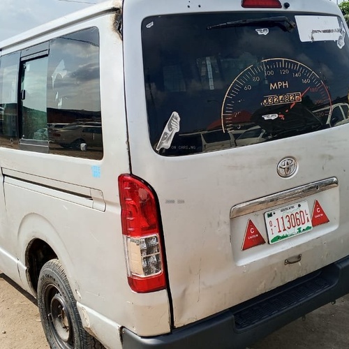 Toyota Hummer 2013 1 MANUAL GEAR for Sale In Lagos