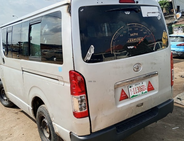 Toyota Hummer 2013 1 MANUAL GEAR for Sale In Lagos