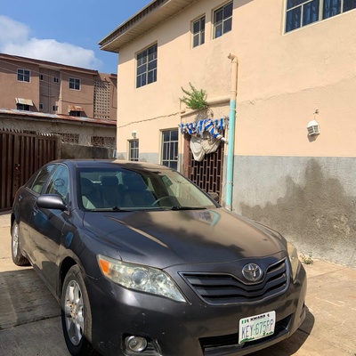Toyota Camry XLE 2011 Sedan (Grey)