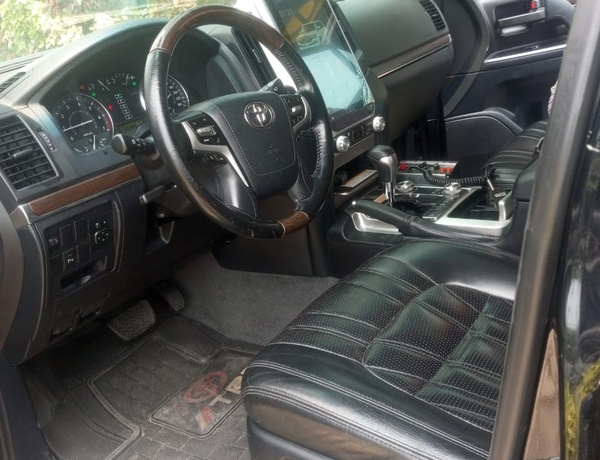 NEATLY USED 2020 TOYOTA LANDCRUISER VX.R
