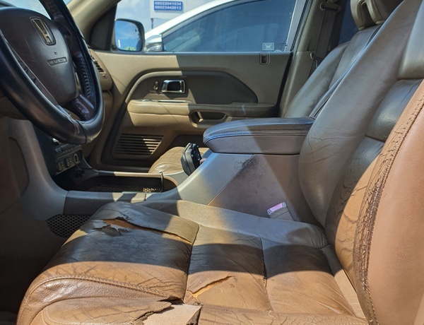 Honda Pilot 2005 (gold) In Ajah