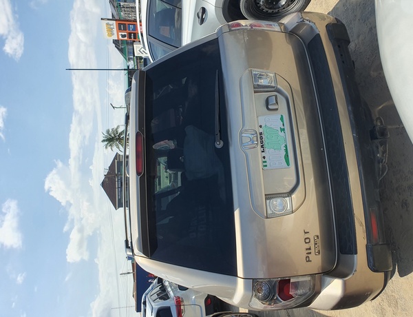 Honda Pilot 2005 (gold) In Ajah