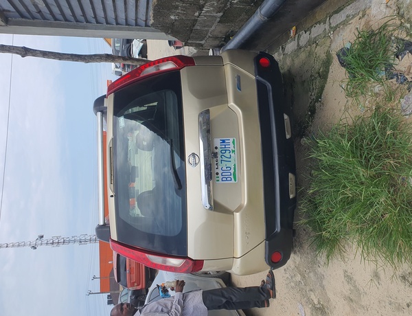 Nissan X trail 2011 (gold) In Lagos