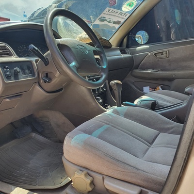 Toyota Camry 2000 (gold) LE In Ajah