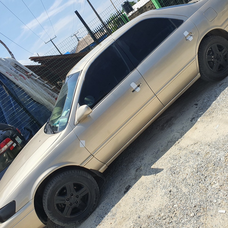 Toyota Camry 2000 (gold) LE In Ajah image
