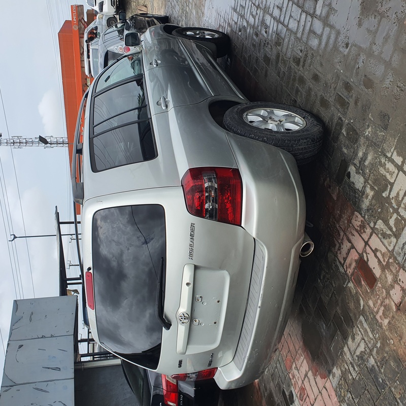 Foreign Used Toyota Highlander 2007 (silver) In Lagos image